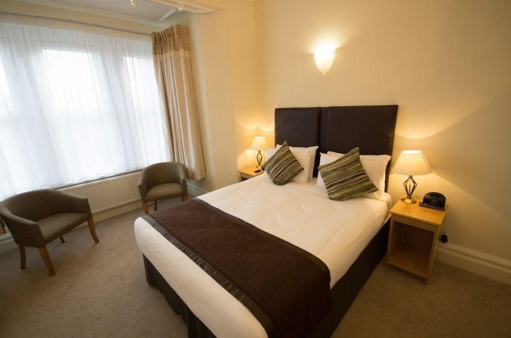 Heath Cottage Hotel Dewsbury Eksteriør bilde