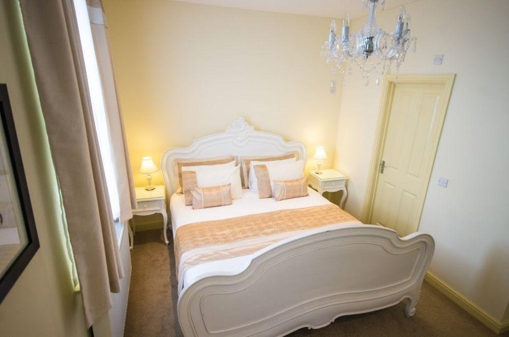 Heath Cottage Hotel Dewsbury Eksteriør bilde